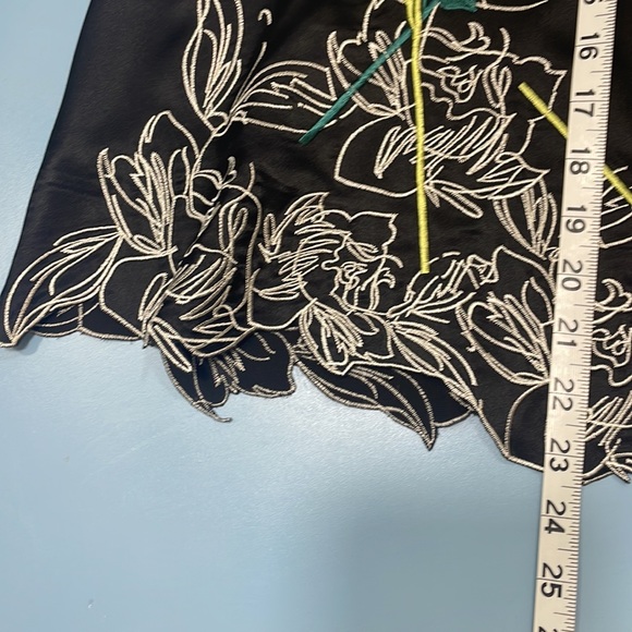 100% Silk Black Floral Embroidered Knee Length Skirt Size 6 Like New - Picture 17 of 17